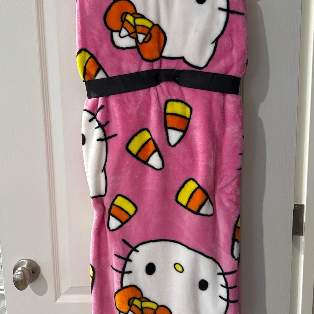Hello Kitty Blanket/Throw - Picture 2 of 6